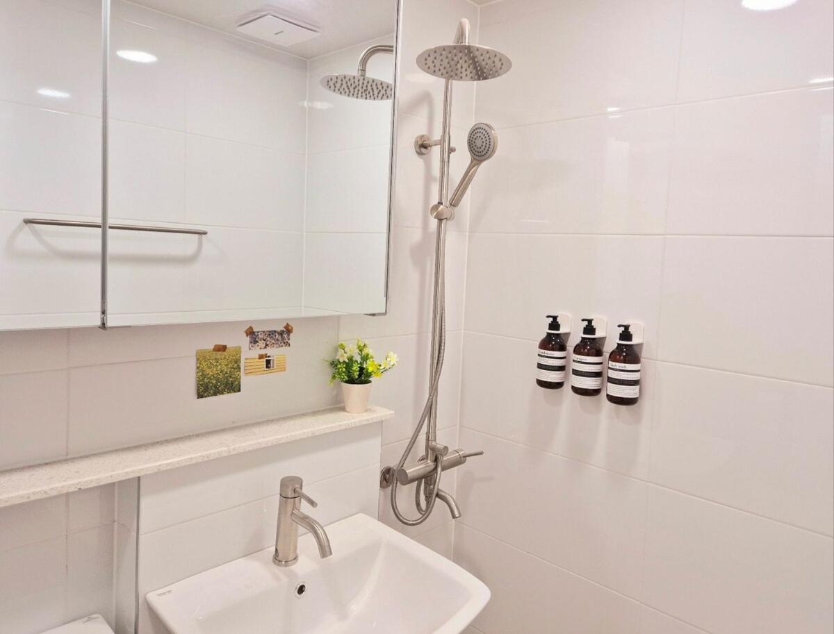 Pousada Urban Corner New Building 2 Rooms, 1 Living Room, 1 Kitchen # Seokchon Cherry Blossom # Lotte World # Kspo Seul